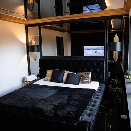 Black Night Willa Pulkowa Apartamento Varsovia Exterior foto