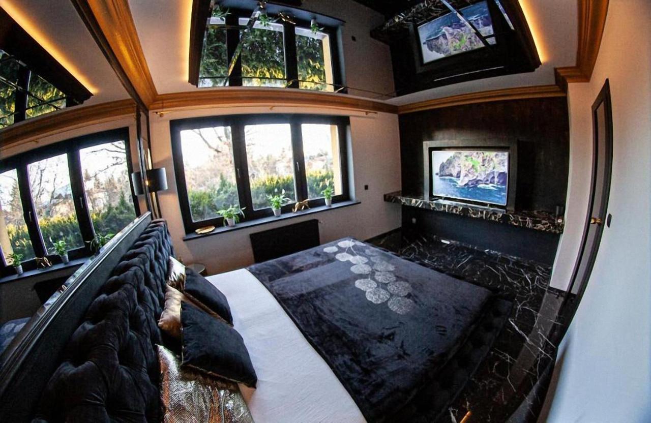 Black Night Willa Pulkowa Apartamento Varsovia Exterior foto